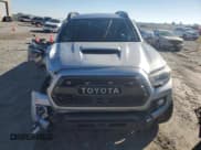 ✅ 2017 Toyota Tacoma TRD Sport • VIN: 5TFDZ5BN7HX020343 • Lot: 90993635. Wystawiony na Copart z przebiegiem 110 533 mil. Bezpłatny archiwum sprzedaży aukcyjnych z USA i szczegółowy raport historii pojazdu na DreamBid. Zdjęcie 5.