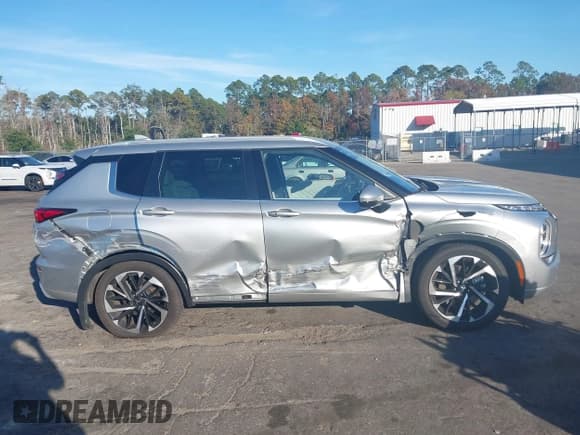 ✅ 2022 Mitsubishi Outlander SEL • VIN: JA4J3VA81NZ079141 • Lot: 43730125. Listed on IAAI with 47,085 mi. Free auction sales archive from the USA and detailed vehicle history report at DreamBid. Image 13.