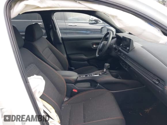 ✅ 2024 Honda HR-V Sport • VIN: 3CZRZ2H54RM770151 • Lot: 41501617. Wystawiony na IAAI z przebiegiem 15 928 mil. Bezpłatny archiwum sprzedaży aukcyjnych z USA i szczegółowy raport historii pojazdu na DreamBid. Zdjęcie 5.