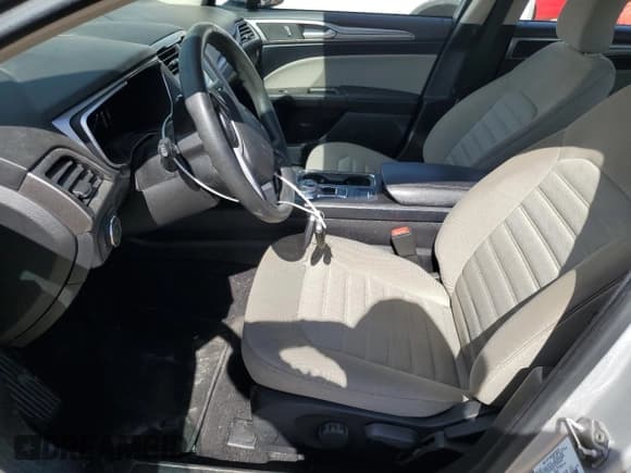 ✅ 2019 Ford Fusion S • VIN: 3FA6P0G75KR216797 • Lot: 84703395. Wystawiony na Copart z przebiegiem 71 519 mil. Bezpłatny archiwum sprzedaży aukcyjnych z USA i szczegółowy raport historii pojazdu na DreamBid. Zdjęcie 7.