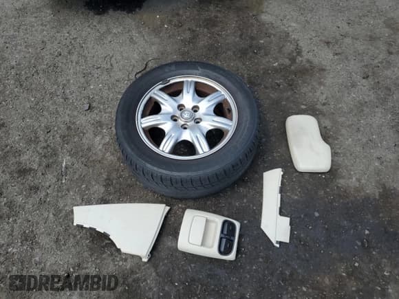 ✅ 2000 Jaguar S-Type V8 • VIN: SAJDA01DXYGL10385 • Lot: 66186135. Wystawiony na Copart z przebiegiem 76 223 mil. Bezpłatny archiwum sprzedaży aukcyjnych z USA i szczegółowy raport historii pojazdu na DreamBid. Zdjęcie 12.