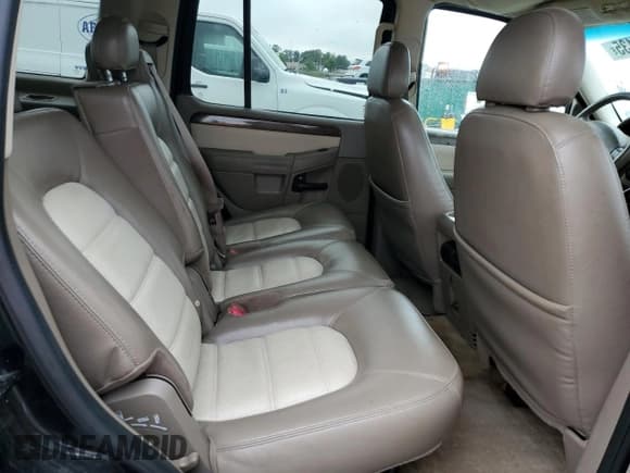 ✅ 2005 Ford Explorer Eddie Bauer • VIN: 1FMZU74K85UA57395 • Лот: 84899135. Опубликован ранее на Copart с пробегом 290 244 миль. Бесплатный доступ к архиву аукционных продаж из США и подробный отчёт об истории автомобиля на DreamBid. Изображение 11.