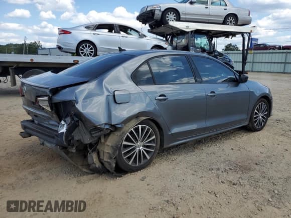 ✅ 2015 Volkswagen Jetta SE • VIN: 3VWD17AJXFM326955 • Лот: 70120975. Опубликован ранее на Copart с пробегом 130 093 миль. Бесплатный доступ к архиву аукционных продаж из США и подробный отчёт об истории автомобиля на DreamBid. Изображение 3.