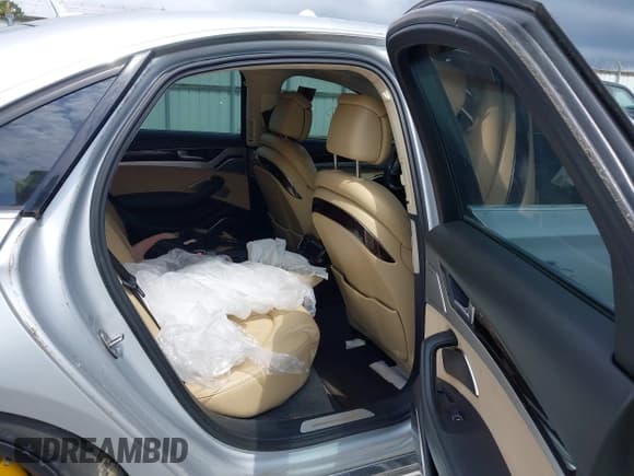 ✅ 2011 Audi A8 • VIN: WAUAVAFD7BN006743 • Lot: 43061393. Wystawiony na IAAI z przebiegiem Nie podano. Bezpłatny archiwum sprzedaży aukcyjnych z USA i szczegółowy raport historii pojazdu na DreamBid. Zdjęcie 8.