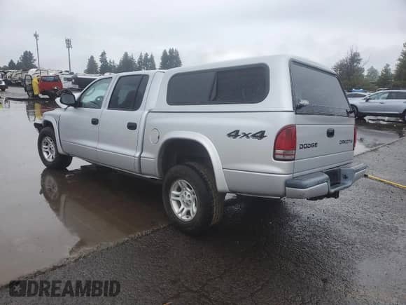 2003 Dodge Dakota Sport z VIN 1D7HG38N83S265442, wystawiony jako Copart lot #84969985 z przebiegiem Nie podano mil oraz Szkoda całkowita • Salvage title. Historia ofert i sprzedaży dostępna na DreamBid. Obrazek 2.