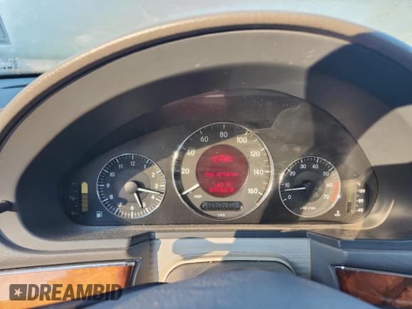 ✅ 2005 Mercedes-Benz E 500 • VIN: WDBUF70J65A638612 • Lot: 80075725. Wystawiony na Copart z przebiegiem 197 678 mil. Bezpłatny archiwum sprzedaży aukcyjnych z USA i szczegółowy raport historii pojazdu na DreamBid. Zdjęcie 9.