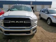 ✅ 2021 Ram 2500 Tradesman • VIN: 3C6UR5HJ9MG647605 • Lot: 68663045. Wystawiony na Copart z przebiegiem 130 473 mil. Bezpłatny archiwum sprzedaży aukcyjnych z USA i szczegółowy raport historii pojazdu na DreamBid. Zdjęcie 13.