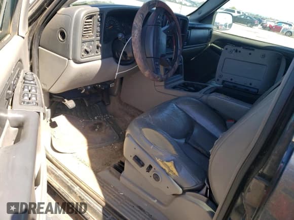 ✅ 2003 Chevrolet Suburban LT • VIN: 3GNFK16T33G308475 • Лот: 46756585. Опубликован ранее на Copart с пробегом 306 202 миль. Бесплатный доступ к архиву аукционных продаж из США и подробный отчёт об истории автомобиля на DreamBid. Изображение 8.