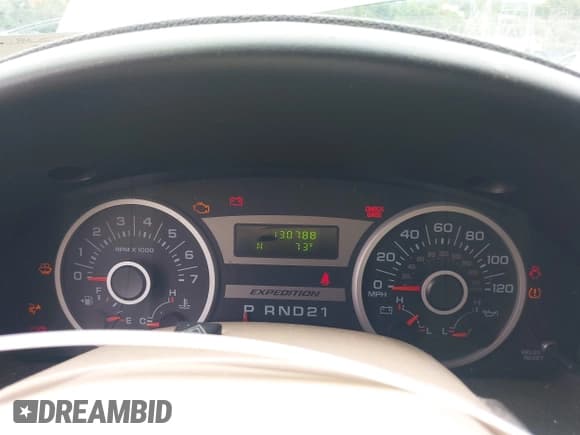 ✅ 2005 Ford Expedition Special Service • VIN: 1FMPU16575LB01825 • Lot: 42335134. Listed on IAAI with 130,788 mi. Free auction sales archive from the USA and detailed vehicle history report at DreamBid. Image 7.