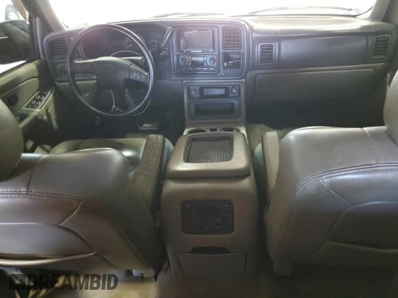 ✅ 2005 Chevrolet Suburban LS • VIN: 3GNFK16Z75G166803 • Lot: 81596215. Wystawiony na Copart z przebiegiem 165 985 mil. Bezpłatny archiwum sprzedaży aukcyjnych z USA i szczegółowy raport historii pojazdu na DreamBid. Zdjęcie 8.