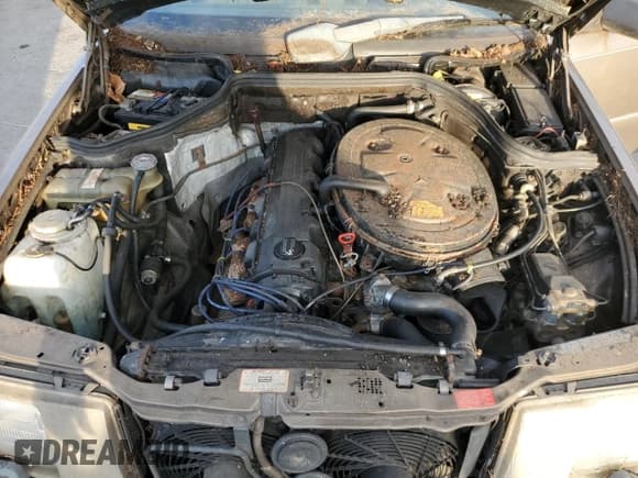 ✅ 1990 Mercedes-Benz 260 • VIN: WDBEA26D8LB226481 • Лот: 79699094. Опубликован ранее на Copart с пробегом 197 582 миль. Бесплатный доступ к архиву аукционных продаж из США и подробный отчёт об истории автомобиля на DreamBid. Изображение 11.