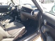 ✅ 2011 MINI Convertible • VIN: WMWZN3C57BT133094 • Lot: 41711094. Wystawiony na IAAI z przebiegiem 96 056 mil. Bezpłatny archiwum sprzedaży aukcyjnych z USA i szczegółowy raport historii pojazdu na DreamBid. Zdjęcie 5.