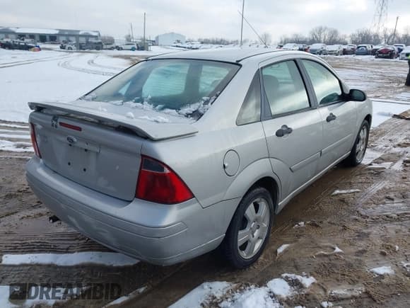 ✅ 2007 Ford Focus S • VIN: 1FAHP34N07W201254 • Лот: 43920540. Опубликован ранее на IAAI с пробегом 136 000 миль. Бесплатный доступ к архиву аукционных продаж из США и подробный отчёт об истории автомобиля на DreamBid. Изображение 4.