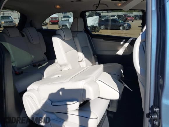 ✅ 2025 Honda Odyssey Touring • VIN: 5FNRL6H87SB051608 • Lot: 43583711. Listed on IAAI with 4,051 mi. Free auction sales archive from the USA and detailed vehicle history report at DreamBid. Image 8.