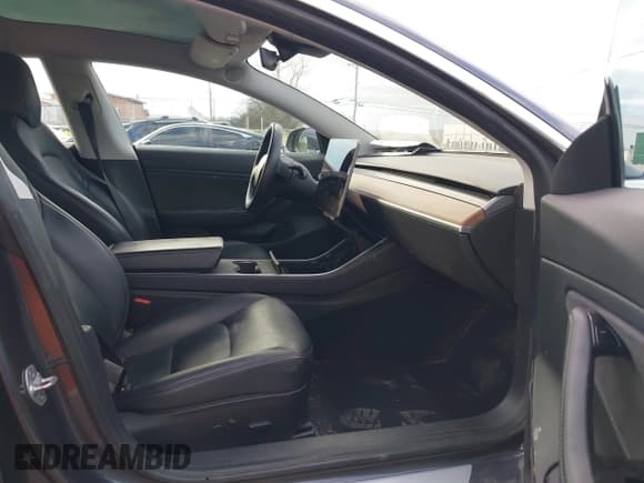 ✅ 2018 Tesla Model 3 Long Range Battery • VIN: 5YJ3E1EB8JF132506 • Lot: 43736283. Wystawiony na IAAI z przebiegiem 112 118 mil. Bezpłatny archiwum sprzedaży aukcyjnych z USA i szczegółowy raport historii pojazdu na DreamBid. Zdjęcie 5.