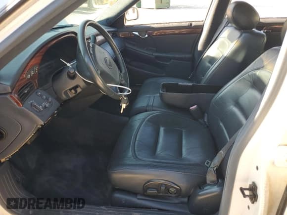 ✅ 2003 Cadillac DeVille • VIN: 1G6KD54YX3U260299 • Лот: 71071995. Опубликован ранее на Copart с пробегом 157 648 миль. Бесплатный доступ к архиву аукционных продаж из США и подробный отчёт об истории автомобиля на DreamBid. Изображение 7.