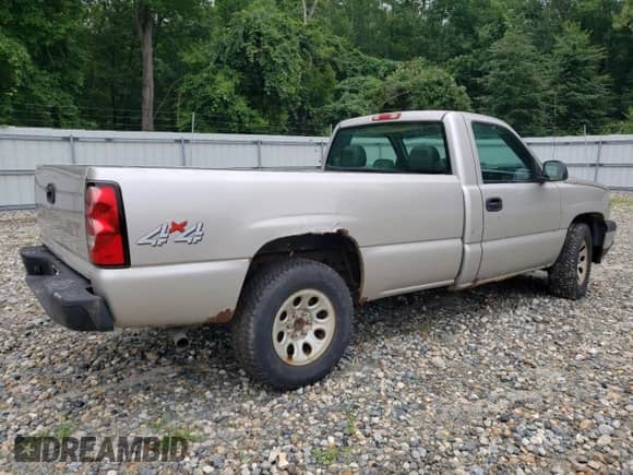 2006 Chevrolet Silverado 1500 Work Truck z VIN 3GCEK14X56G232594, wystawiony jako Copart lot #64507464 z przebiegiem 129 329 mil mil oraz Czysty tytuł • Clean title. Historia ofert i sprzedaży dostępna na DreamBid. Obrazek 3.