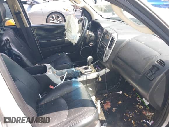 2005 Mercury Mariner Luxury z VIN 4M2YU561X5DJ09502, wystawiony jako IAAI lot #37069354 z przebiegiem Nie podano mil oraz . Historia ofert i sprzedaży dostępna na DreamBid. Obrazek 5.