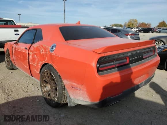 ✅ 2020 Dodge Challenger SXT • VIN: 2C3CDZGG2LH185603 • Lot: 63709842. Wystawiony na Copart z przebiegiem 48 413 mil mil. Skorzystaj z bezpłatnego archiwum sprzedaży aukcyjnych z USA i zobacz szczegółowy raport historii pojazdu na DreamBid. Zdjęcie 3.