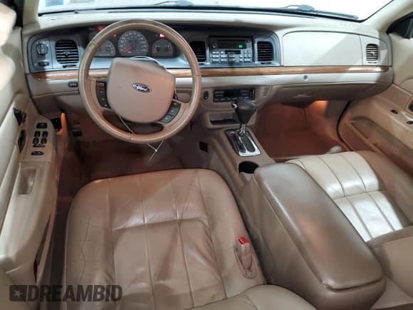 ✅ 2005 Ford Crown Victoria LX • VIN: 2FDFP74W25X128125 • Lot: 61951755. Wystawiony na Copart z przebiegiem 119 417 mil. Bezpłatny archiwum sprzedaży aukcyjnych z USA i szczegółowy raport historii pojazdu na DreamBid. Zdjęcie 8.