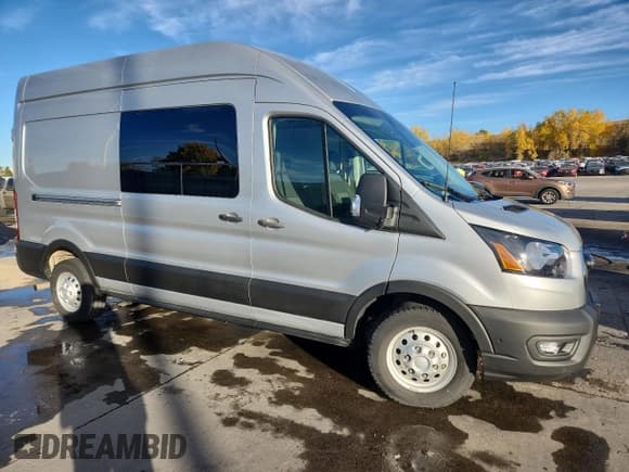 ✅ 2021 Ford Transit • VIN: 1FTBR2XG1MKA11824 • Lot: 86819015. Wystawiony na Copart z przebiegiem 7 862 mil. Bezpłatny archiwum sprzedaży aukcyjnych z USA i szczegółowy raport historii pojazdu na DreamBid. Zdjęcie 4.
