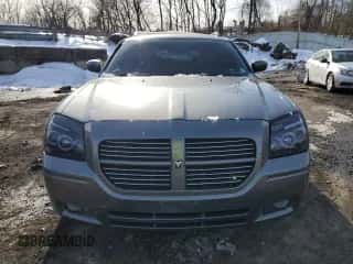 2005 Dodge Magnum R/T с VIN 2D4GZ58285H568056, выставлен на аукционе Copart как лот 45453035 с пробегом 162 912 миль миль и На запчасти • Non repairable. История ставок и продаж доступна на DreamBid. Изображение 5.