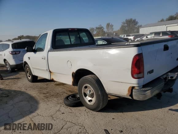 ✅ 2002 Ford F-150 XL • VIN: 2FTRF17W72CA39637 • Lot: 76827724. Wystawiony na Copart z przebiegiem Nie podano. Bezpłatny archiwum sprzedaży aukcyjnych z USA i szczegółowy raport historii pojazdu na DreamBid. Zdjęcie 2.