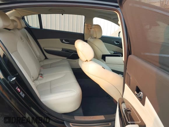 ✅ 2016 Kia K900 Luxury • VIN: KNALU4D33G6032619 • Lot: 41307044. Listed on IAAI with 43,242 mi. Free auction sales archive from the USA and detailed vehicle history report at DreamBid. Image 8.