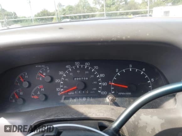 ✅ 2000 Ford F-250 XL • VIN: 1FTNX21L4YEA69598 • Lot: 42567608. Wystawiony na IAAI z przebiegiem 206 758 mil. Bezpłatny archiwum sprzedaży aukcyjnych z USA i szczegółowy raport historii pojazdu na DreamBid. Zdjęcie 7.