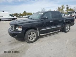 ✅ 2008 Dodge Dakota Laramie • VIN: 1D7HW58N38S534565 • Lot: 89530195. Wystawiony na Copart z przebiegiem 155 332 mil. Bezpłatny archiwum sprzedaży aukcyjnych z USA i szczegółowy raport historii pojazdu na DreamBid. Zdjęcie 1.