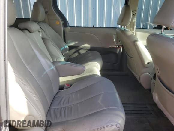 ✅ 2012 Toyota Sienna XLE • VIN: 5TDYK3DC0CS273606 • Lot: 85091425. Listed on Copart with 182,257 mi. Free auction sales archive from the USA and detailed vehicle history report at DreamBid. Image 11.