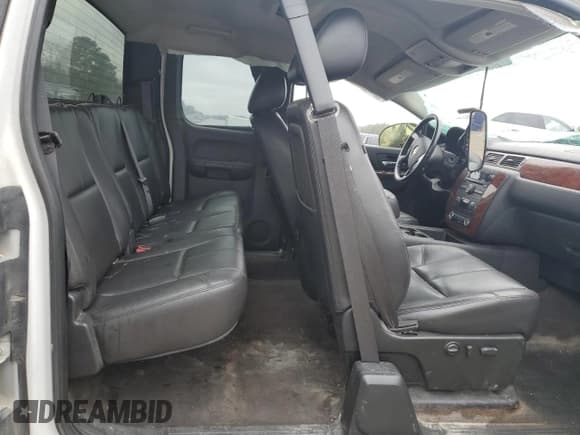 ✅ 2010 Chevrolet Silverado 1500 • VIN: 1GCSKTE27AZ136251 • Lot: 70200014. Wystawiony na Copart z przebiegiem 195 243 mil. Bezpłatny archiwum sprzedaży aukcyjnych z USA i szczegółowy raport historii pojazdu na DreamBid. Zdjęcie 10.