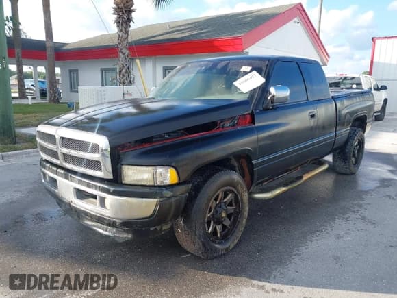 ✅ 1997 Dodge 1500 • VIN: 3B7HC13Z4VG834558 • Lot: 43686427. Wystawiony na IAAI z przebiegiem 200 216 mil. Bezpłatny archiwum sprzedaży aukcyjnych z USA i szczegółowy raport historii pojazdu na DreamBid. Zdjęcie 2.