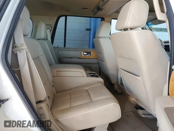 ✅ 2007 Lincoln Navigator • VIN: 5LMFU27517LJ15817 • Lot: 86484375. Wystawiony na Copart z przebiegiem 110 844 mil. Bezpłatny archiwum sprzedaży aukcyjnych z USA i szczegółowy raport historii pojazdu na DreamBid. Zdjęcie 11.
