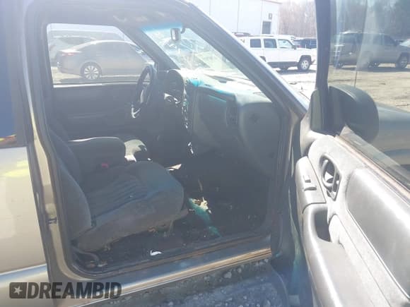 ✅ 2001 Chevrolet S-10 LS • VIN: 1GCCS19W318110029 • Лот: 41507935. Опубликован ранее на IAAI с пробегом 174 486 миль. Бесплатный доступ к архиву аукционных продаж из США и подробный отчёт об истории автомобиля на DreamBid. Изображение 5.