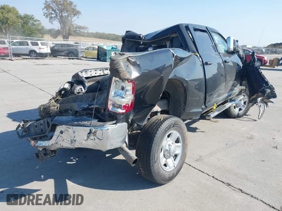 ✅ 2017 Ram 2500 Tradesman • VIN: 3C6UR5CJ4HG763498 • Lot: 43352389. Listed on IAAI with Not provided. Free auction sales archive from the USA and detailed vehicle history report at DreamBid. Image 4.