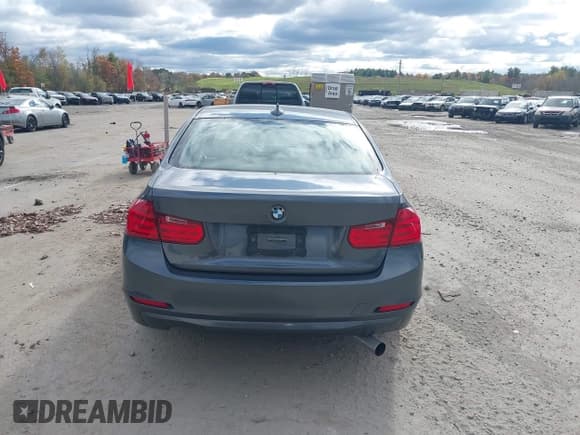 ✅ 2015 BMW 3 Series 328i xDrive • VIN: WBA3B5G56FNS14005 • Lot: 43557267. Listed on IAAI with 154,547 mi. Free auction sales archive from the USA and detailed vehicle history report at DreamBid. Image 16.