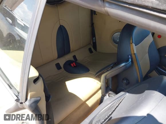 ✅ 2007 MINI Convertible • VIN: WMWRF33547TG16758 • Lot: 43217147. Wystawiony na IAAI z przebiegiem 161 364 mil. Bezpłatny archiwum sprzedaży aukcyjnych z USA i szczegółowy raport historii pojazdu na DreamBid. Zdjęcie 8.