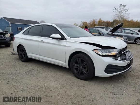 ✅ 2024 Volkswagen Jetta SE • VIN: 3VW7M7BUXRM012420 • Lot: 90249845. Listed on Copart with 42,934 mi. Free auction sales archive from the USA and detailed vehicle history report at DreamBid. Image 4.