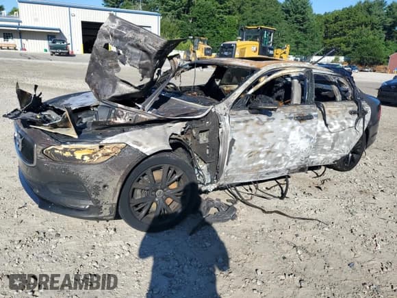 ✅ 2017 Volvo S90 Momentum • VIN: YV1A22MK4H1011802 • Лот: 65775105. Опубликован ранее на Copart с пробегом Не указан. Бесплатный доступ к архиву аукционных продаж из США и подробный отчёт об истории автомобиля на DreamBid. Изображение 1.