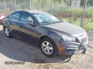 2015 Chevrolet Cruze LT z VIN 1G1PC5SB2F7178955, wystawiony jako IAAI lot #43317822 z przebiegiem 142 121 mil mil oraz . Historia ofert i sprzedaży dostępna na DreamBid. Obrazek 1.