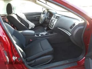 ✅ 2018 Nissan Altima SR • VIN: 1N4AL3AP7JC117962 • Lot: 43677372. Wystawiony na IAAI z przebiegiem 56 110 mil. Bezpłatny archiwum sprzedaży aukcyjnych z USA i szczegółowy raport historii pojazdu na DreamBid. Zdjęcie 5.