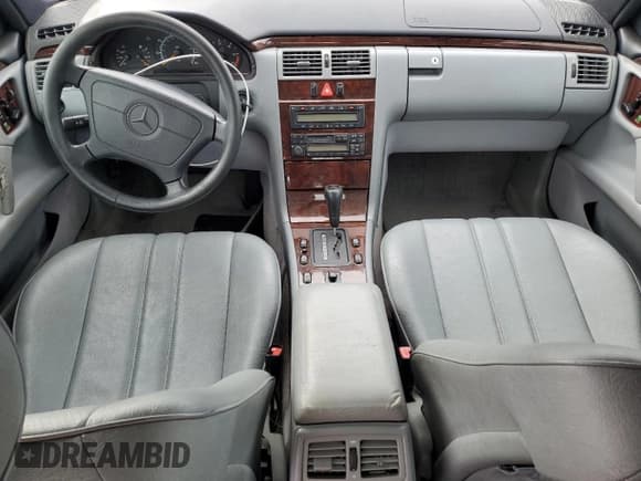 ✅ 1996 Mercedes-Benz E 320 • VIN: WDBJF20F9TJ003169 • Lot: 45449525. Listed on Copart with 171,754 mi. Free auction sales archive from the USA and detailed vehicle history report at DreamBid. Image 8.