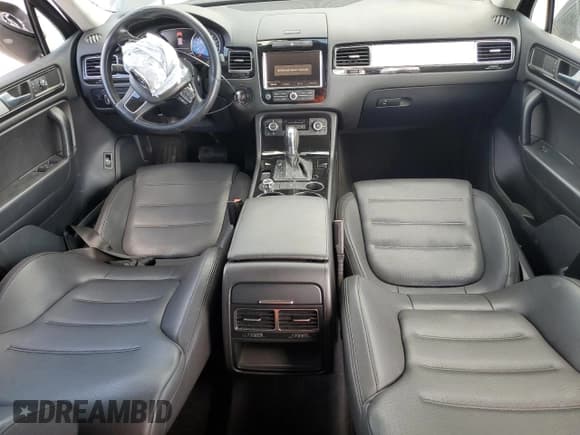 ✅ 2012 Volkswagen Touareg Lux • VIN: WVGEF9BP6CD006266 • Lot: 86142465. Listed on Copart with 139,871 mi. Free auction sales archive from the USA and detailed vehicle history report at DreamBid. Image 8.