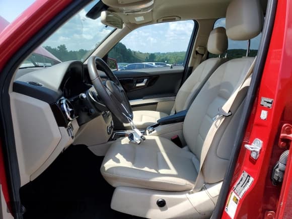 ✅ 2015 Mercedes-Benz GLK 250 • VIN: WDCGG0EB4FG345398 • Lot: 69435305. Wystawiony na Copart z przebiegiem 122 576 mil. Bezpłatny archiwum sprzedaży aukcyjnych z USA i szczegółowy raport historii pojazdu na DreamBid. Zdjęcie 7.