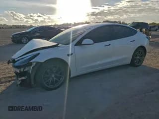 ✅ 2021 Tesla Model 3 Long Range • VIN: 5YJ3E1EB4MF027630 • Lot: 94515615. Wystawiony na Copart z przebiegiem 30 107 mil. Bezpłatny archiwum sprzedaży aukcyjnych z USA i szczegółowy raport historii pojazdu na DreamBid. Zdjęcie 1.