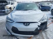 ✅ 2017 Hyundai Veloster • VIN: KMHTC6AD5HU306300 • Lot: 41263128. Wystawiony na IAAI z przebiegiem 104 349 mil. Bezpłatny archiwum sprzedaży aukcyjnych z USA i szczegółowy raport historii pojazdu na DreamBid. Zdjęcie 12.