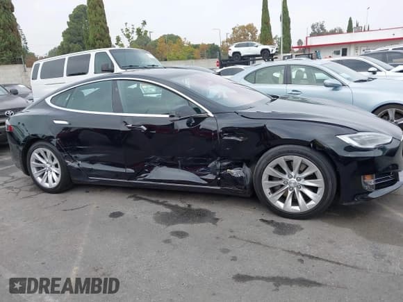 ✅ 2019 Tesla Model S 75D • VIN: 5YJSA1E20KF345815 • Lot: 43548675. Listed on IAAI with 20,659 mi. Free auction sales archive from the USA and detailed vehicle history report at DreamBid. Image 13.