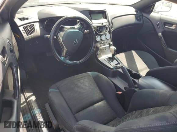 ✅ 2013 Hyundai Genesis Coupe 2.0T • VIN: KMHHT6KDXDU112828 • Lot: 61954895. Wystawiony na Copart z przebiegiem 151 953 mil. Bezpłatny archiwum sprzedaży aukcyjnych z USA i szczegółowy raport historii pojazdu na DreamBid. Zdjęcie 8.