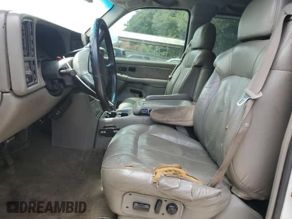 ✅ 2001 Chevrolet Silverado 2500HD LS • VIN: 1GCHK29U31E155516 • Lot: 69757755. Listed on Copart with 304,662 mi. Free auction sales archive from the USA and detailed vehicle history report at DreamBid. Image 7.